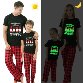 Семейные пижамы в тон Рождеству, светящиеся, подвешенные к комплекту коротких красных пижам My Gnomies